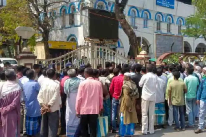 Residents of erstwhile Bangladeshi enclaves demonstrate in front of the district magistrate’s office in Cooch Behar on Monday. Picture by Main Uddin Chisti/The Telegraph